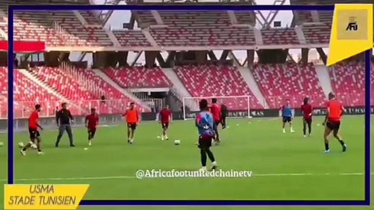 #COUPEDELACAF  : #USMAlger ⚫ #StadeTunisien  les joueurs à l'échauffement ⚽