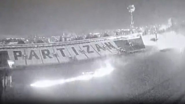 Partizan-Kızılyıldız derbisi öncesi stadyumu ateşe verdiler!