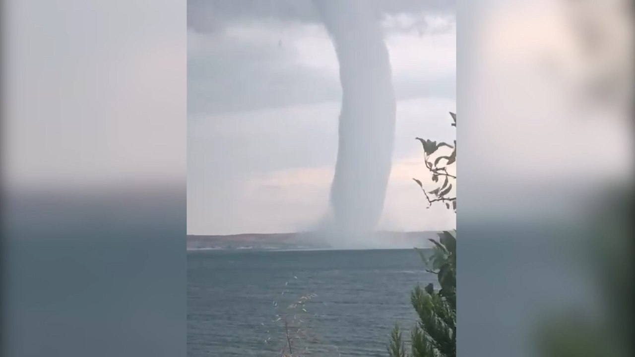 Şanlıurfa'da sağanak sonrası oluşan hortum kamerada