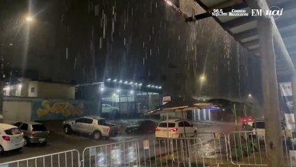 Download Video: Contagem registra pancada de chuva na noite de domingo (22)