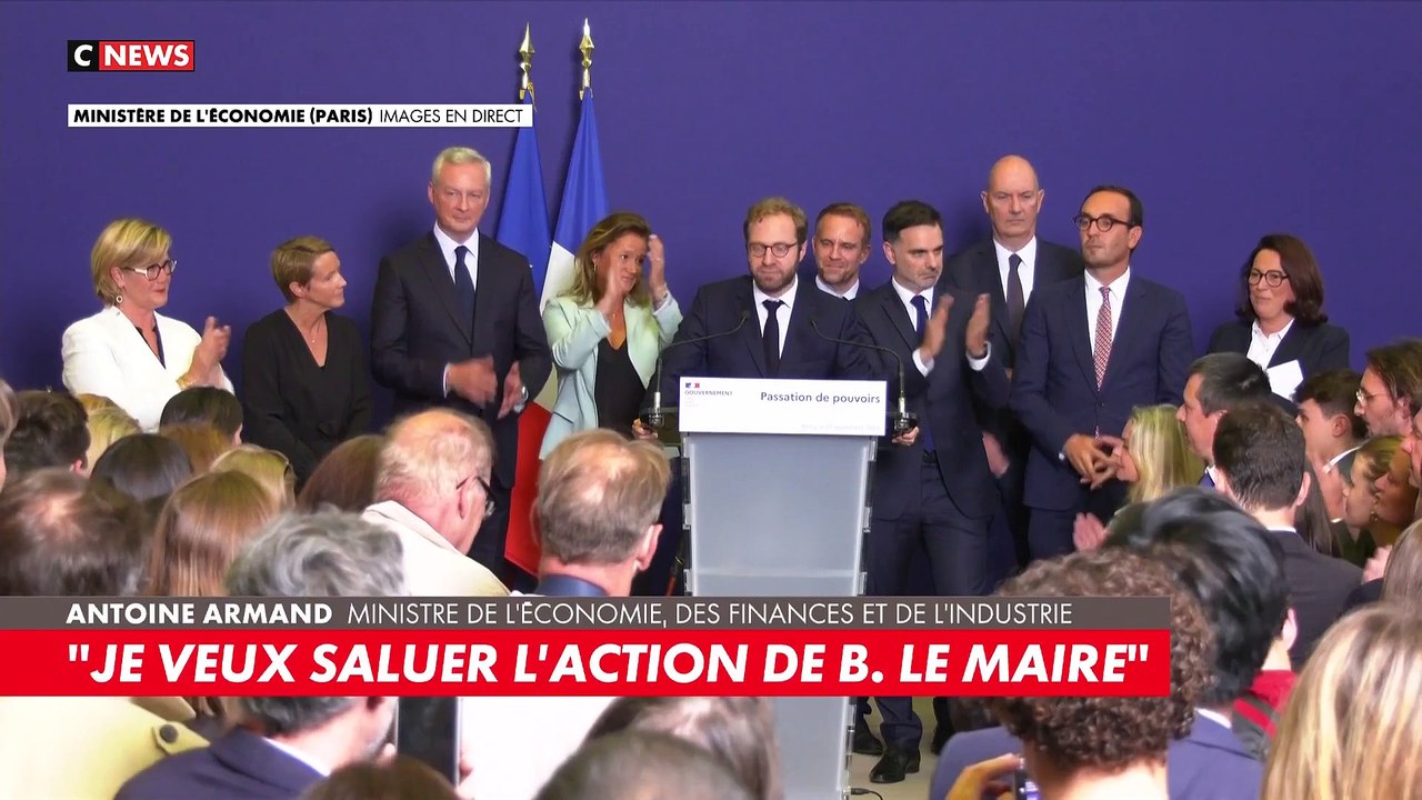 Regardez le nouveau Ministre de l'Economie, Antoine Armand, qui félicite très sérieusement Bruno Lemaire pour son bilan, malgré la dette de la France qui explose à... 3.000 milliards !