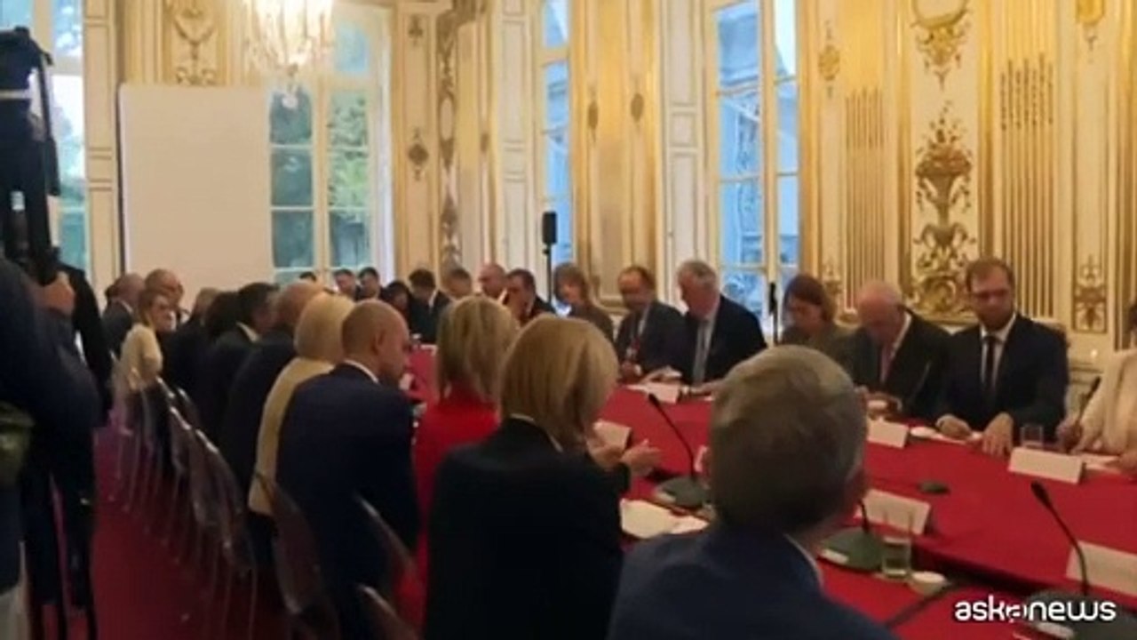 Francia, il governo Barnier si riunisce per la prima volta a Matignon