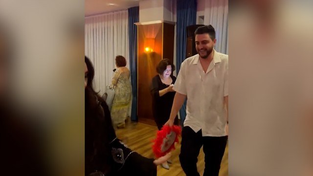 ABD'li oyuncu Joey King ablasının kına gecesi için İstanbul'a geldi