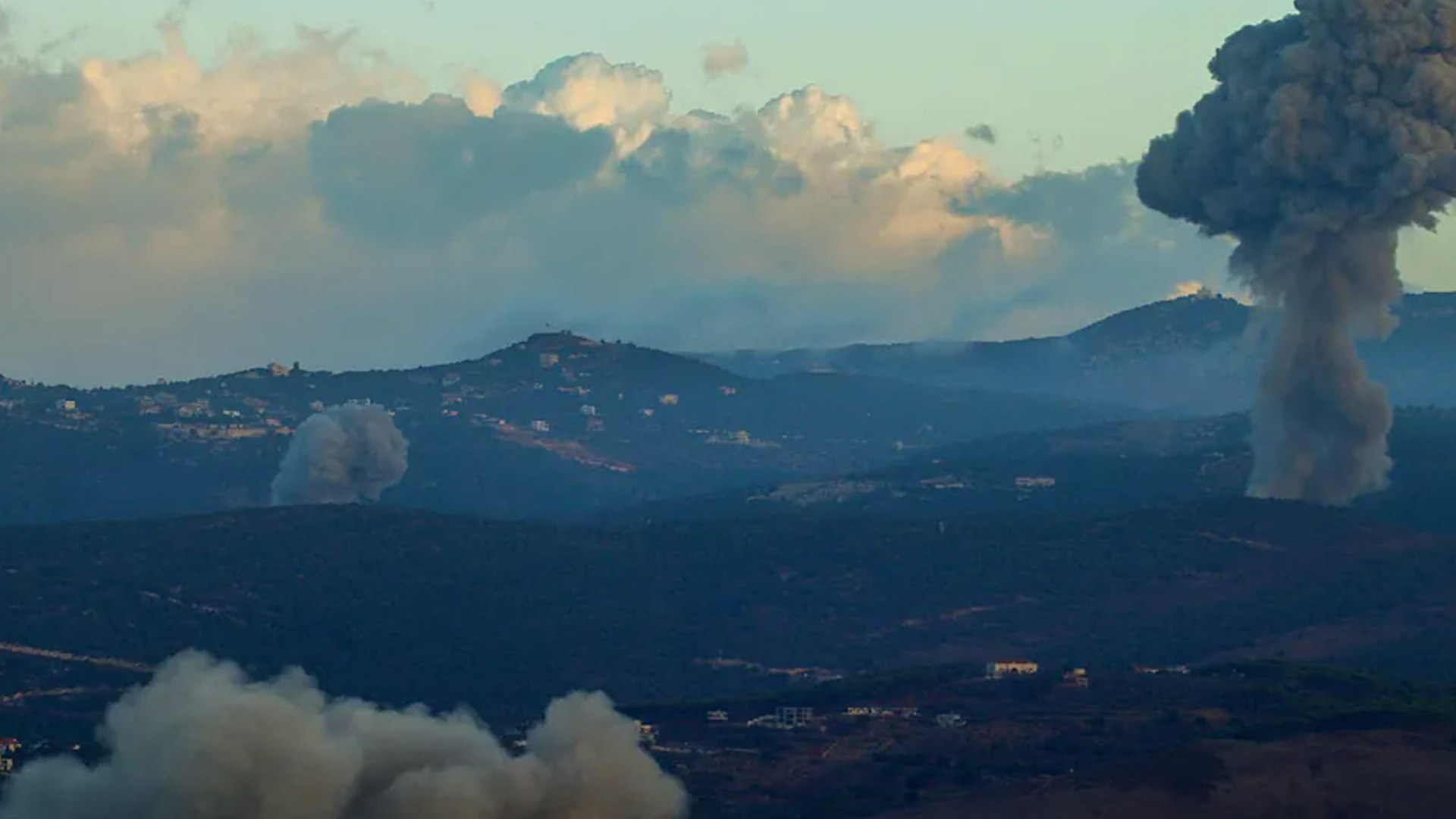 Israel aumenta los bombardeos en el Lbano y avisa a la poblacin: "Aljense de las zonas de peligro"