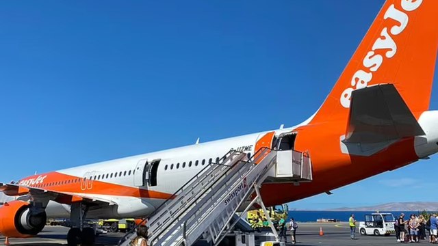Les passagers d'un vol EasyJet évacués en toboggan à cause d’une cigarette  électronique