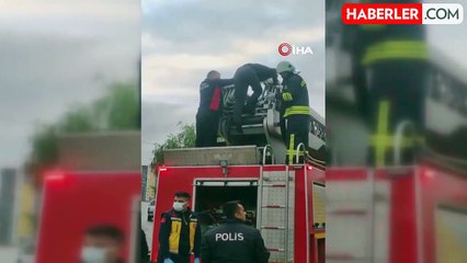 Sivas'ta yangın anında pencereden yardım bekleyen yaşlı adam kurtarıldı