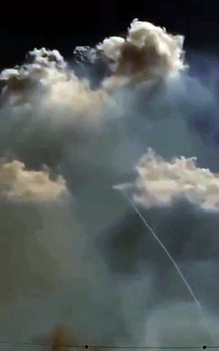 L'Iron dome Israelien intercepte des missiles en plein ciel