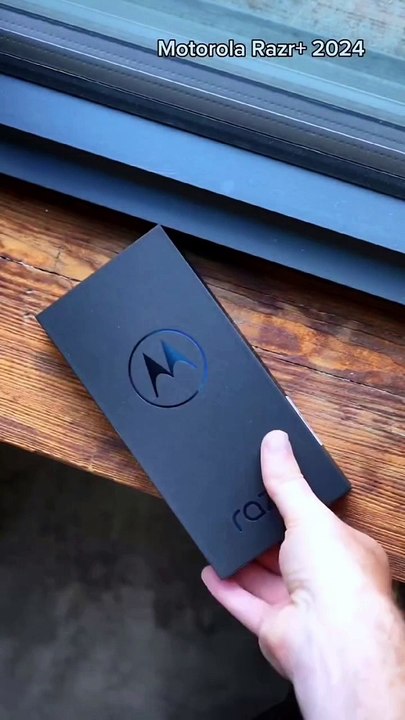Motorola razr 50