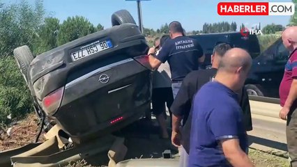 Скачать видео: Takla Atan Araçta Sıkışan Sürücü Telefonlarıyla Vakit Geçirdi