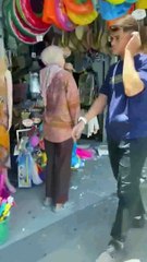 误踩油门酿车祸！23岁男司机撞入店铺🚗