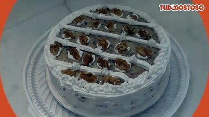 Bolo de Nozes Recheado