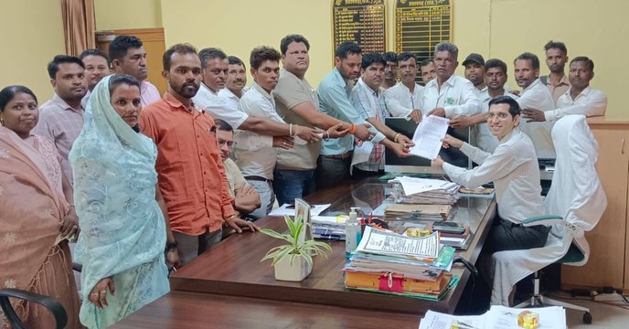 मिनी सचिवालय पर किया प्रदर्शन, कहा भ्रष्टाचार से पंचायतराज व्यवस्था हो रही है जर्जर