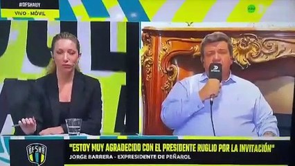 El tenso saludo entre el expresidente de Peñarol Jorge Barrera y la periodista Sofía Romano