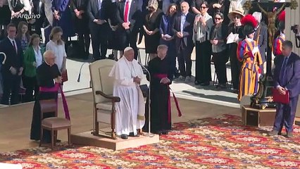 Papa cancela audiências de segunda-feira por 'gripe leve'