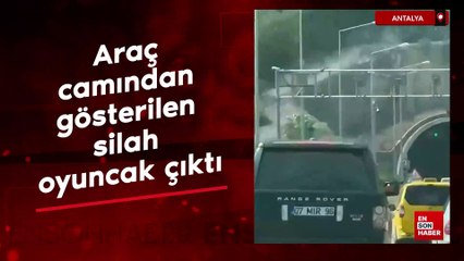 Antalya'da araç camından gösterilen silah oyuncak çıktı