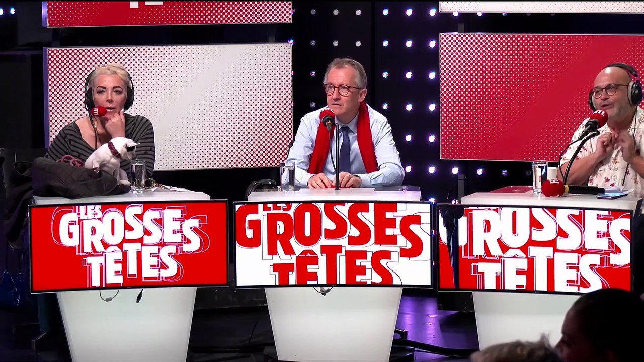 Arielle Dombasle se fait recaler devant l'église