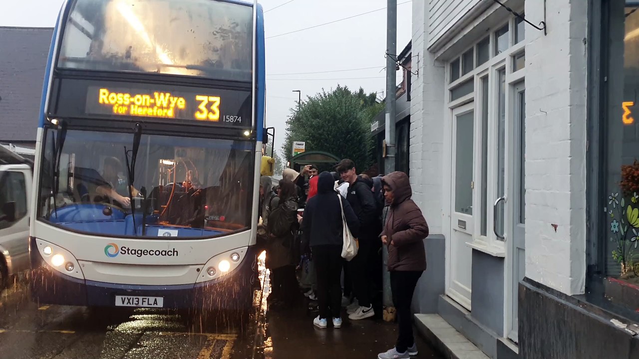 Overcrowding of 33 bus service
