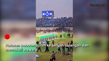 Duel Klasik Persib Vs Persija Ricuh, Bobotoh Masuk ke Lapangan Serang Steward