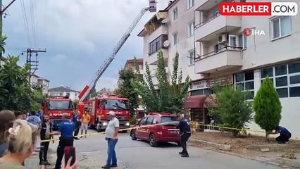 Sakarya'da 4 Katlı Binada Çatı Yangını Paniğe Neden Oldu