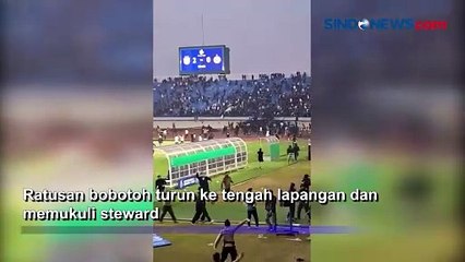 Berakhir Ricuh, Puluhan Bobotoh Masuk Ke Lapangan Usai Laga Klasik Persib Vs Persija