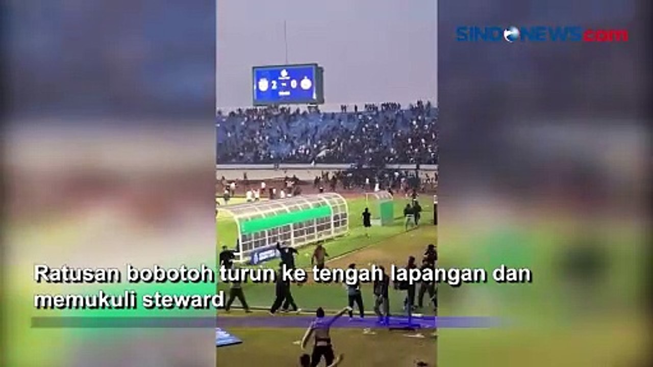 Berakhir Ricuh, Puluhan Bobotoh Masuk Ke Lapangan Usai Laga Klasik Persib Vs Persija