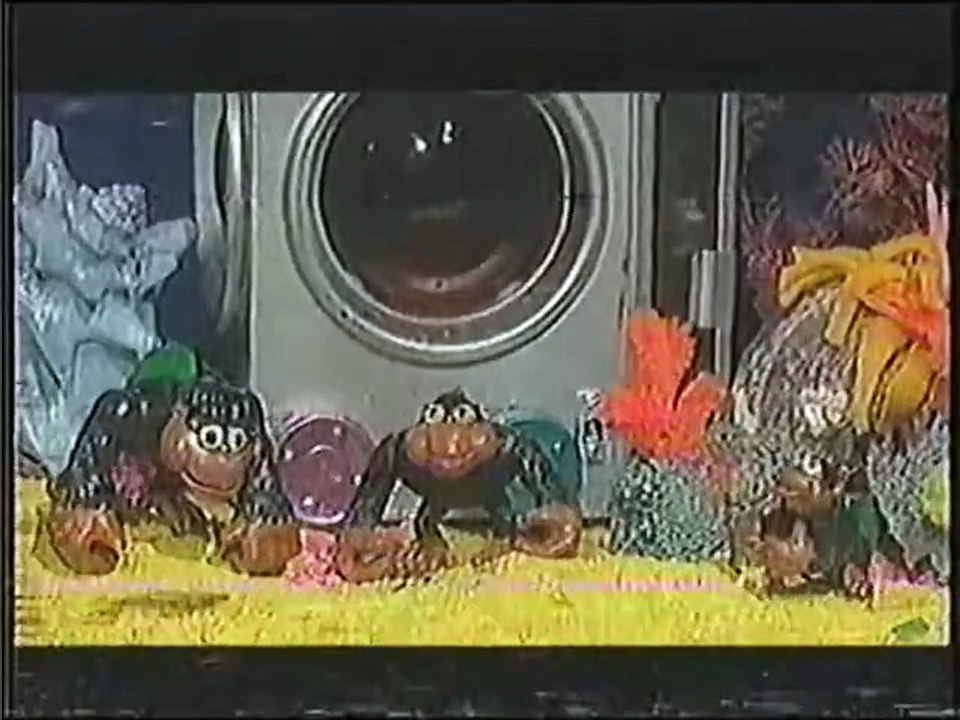 The Undersea Monkeys Bomb Episode Latino (Los Monos Submarinos)