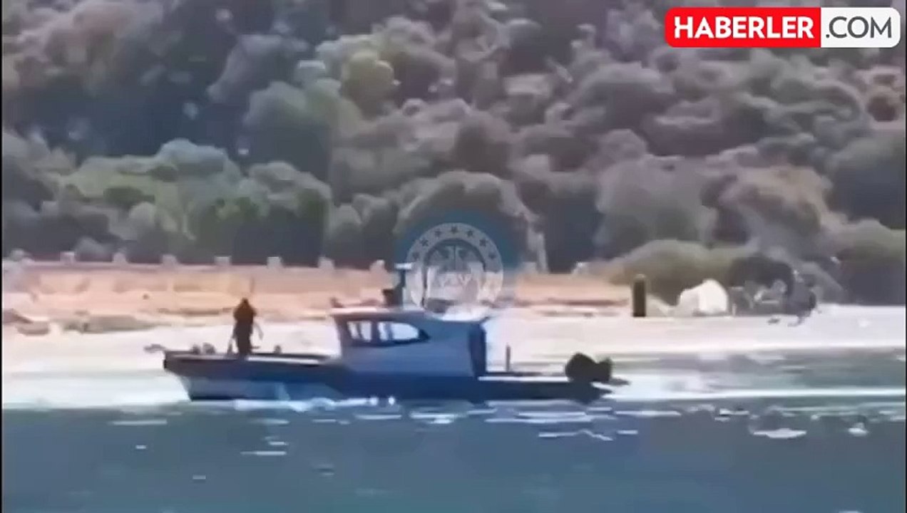 Hadsiz Yunan sınırı iyice aştı! Elini kolunu sallayarak ayak bastıkları yer Türk toprağı