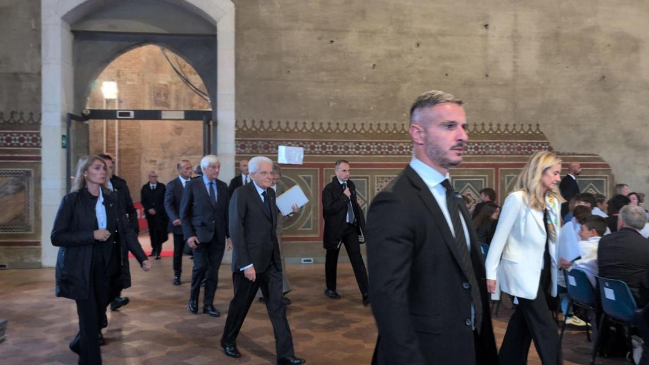 Il video della visita di Sergio Mattarella a Piacenza: il presidente della Repubblica incontra gli studenti