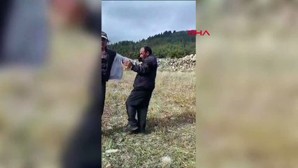 2 kız kardeş kendilerine alkol almayan engelli çobanı sopalarla dövdü!