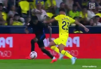 El entradón de Sergi Cardona a Lamine Yamal en el Villarreal-Barça