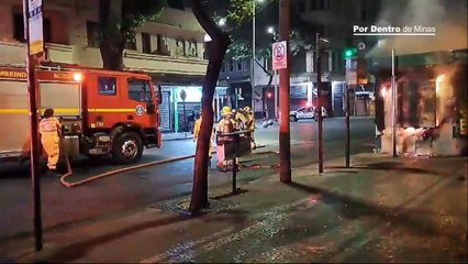 Banca é completamente destruída por incêndio criminoso no Centro de BH