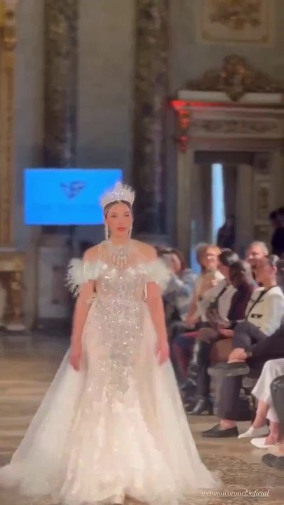 Emma Coronel hace su debut modelando en la pasarela del Milan Fashion Week