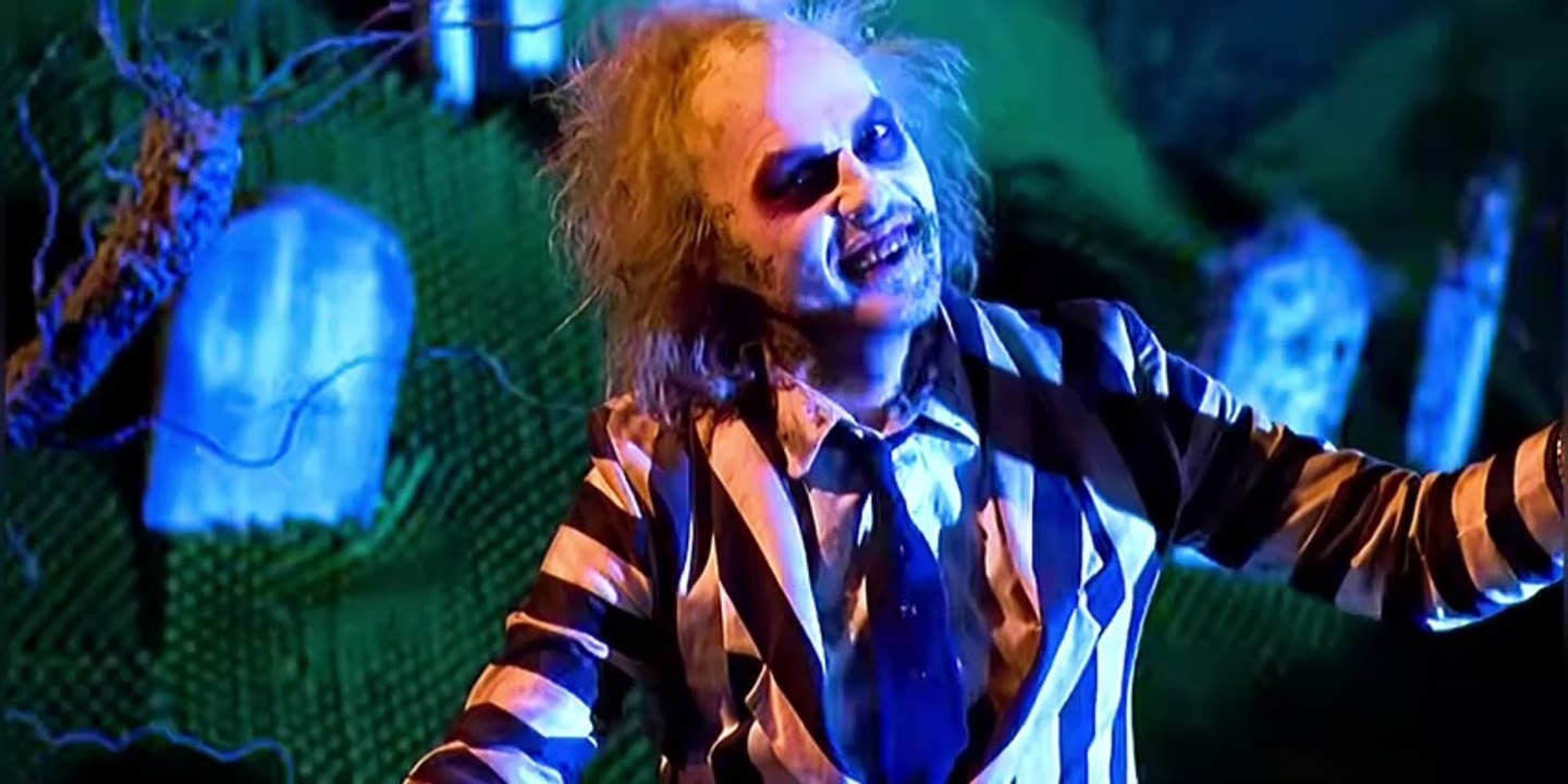 The Hilarious Scene From “Beetlejuice” (With a Laugh Track)