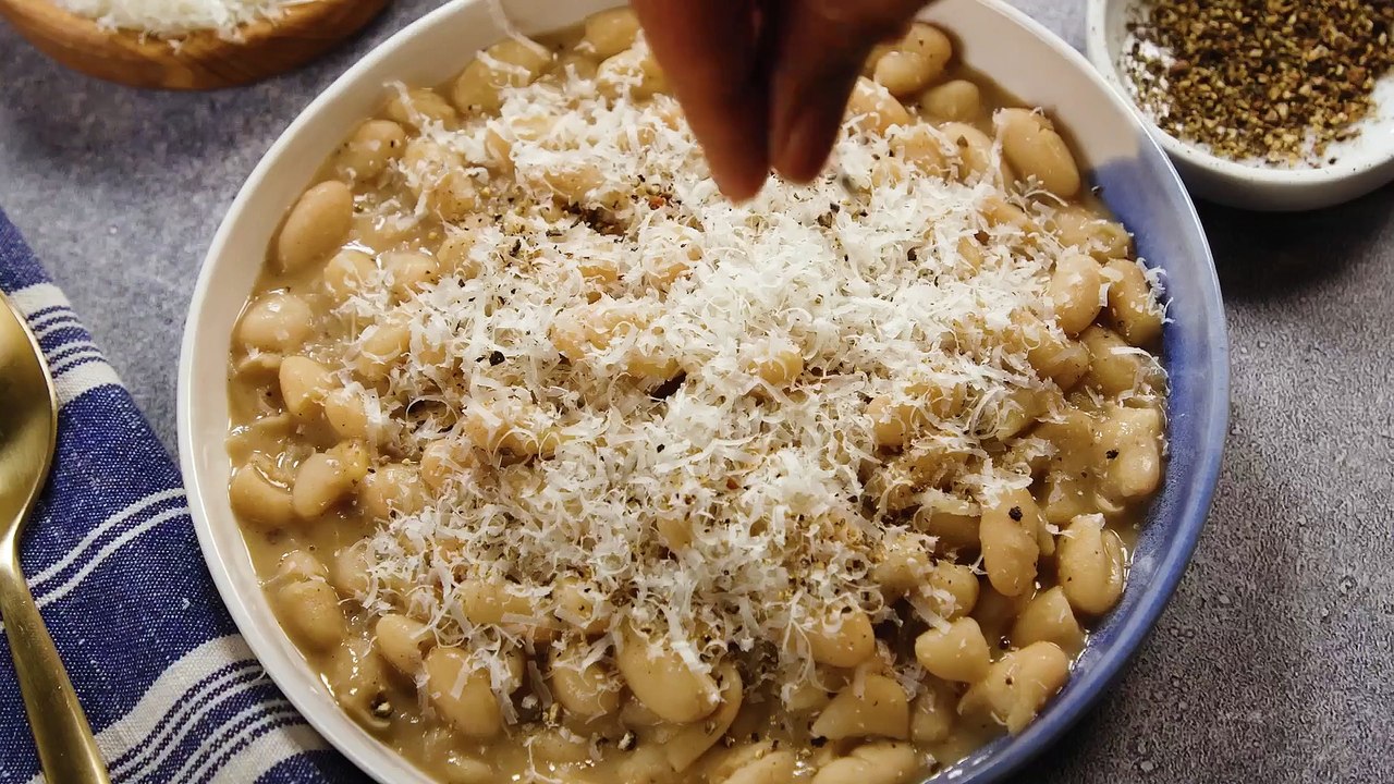 My Cacio e Pepe White Beans Skillet Promises 5-Star Flavors In Just 15 Minutes