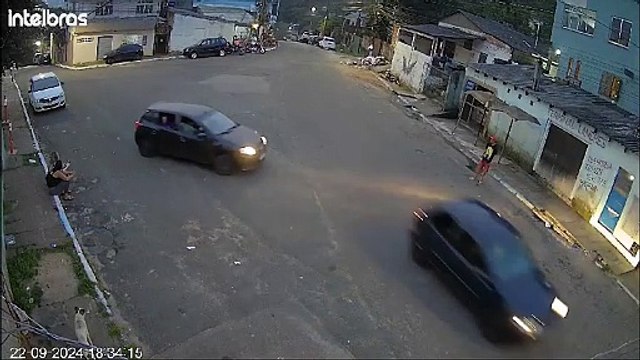 Câmera mostra momento em que homem é morto a tiros