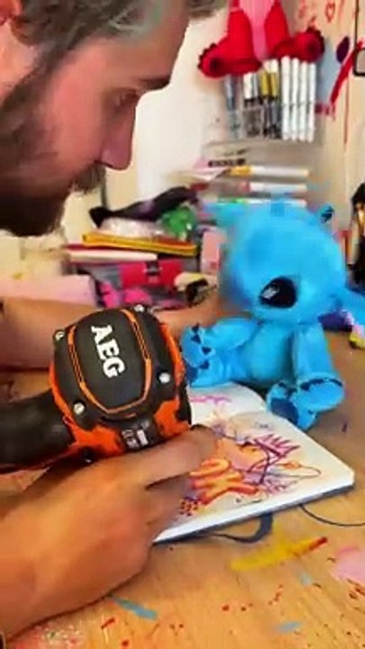 Stitch se dessine dans mon carnet de croquis ✍️ #disney #trendingonshorts