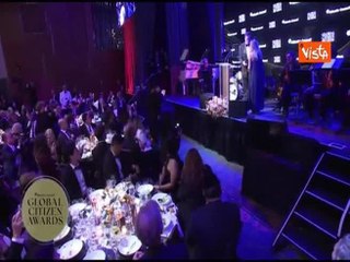 Meloni riceve Global Citizen Awward come prima donna premier in Italia. A premiarla, Elon Musk