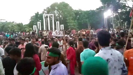 বাংলাদেশে সংখ্যালঘু নির্যাতনের প্রতিবাদে কেন্দ্রীয় শহীদ মিনারে