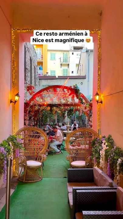 On a beaucoup aimé ce petit resto ⬇️  Situé en plein cœur de Nice sur le Boulevard Risso, le restaurant Armavir est une petite pépite illuminée cachée au milieu des bâtiments ✨  Tenu par une famille arménienne, on y retrouve des spécialités du pays