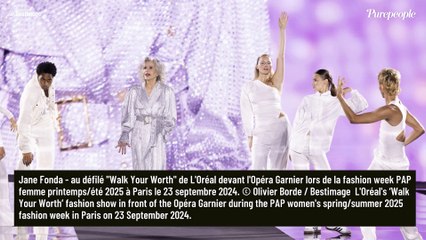 Deux stars iconiques assument leurs sublimes cheveux blancs sur le podium du défilé L'Oréal 2024
