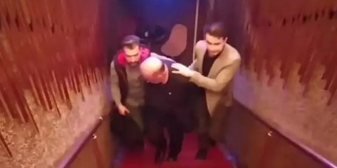 Arkadaşını çekiçle öldürdü, eğlenmek için pavyona gitti