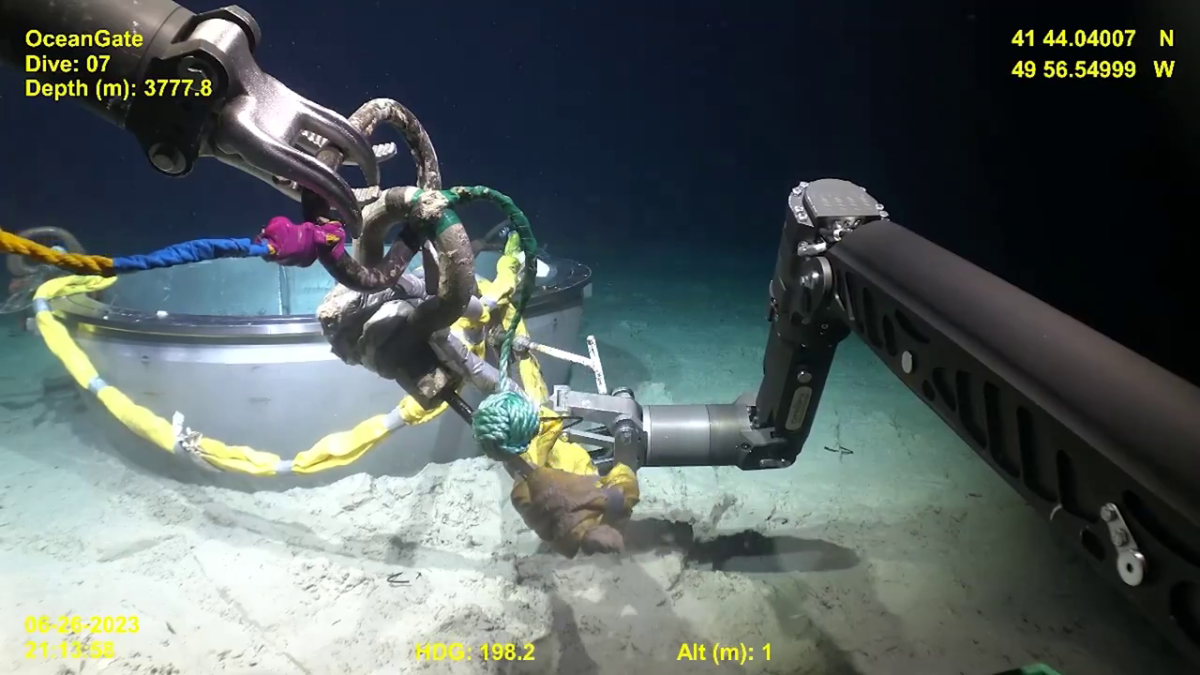 Video Il robot recupera i resti del sommergibile Titan a 3.700 metri di profondità