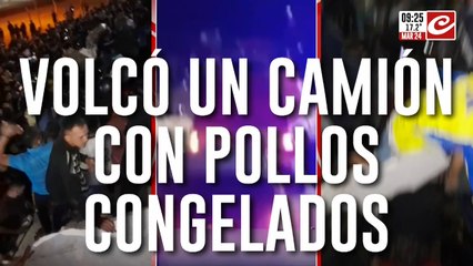 Tremendo video muestra cómo vecinos saquearon camión repleto de pollo que volcó en la ruta