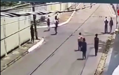 Garoto é morto a tiros por outro adolescente após sair da escola