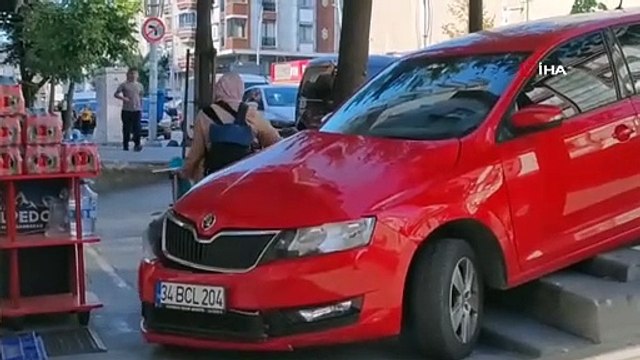 FACİADAN DÖNÜLDÜ: FREN YERİNE GAZA BASAN SÜRÜCÜ MARKETİN ÖNÜNE DÜŞTÜ