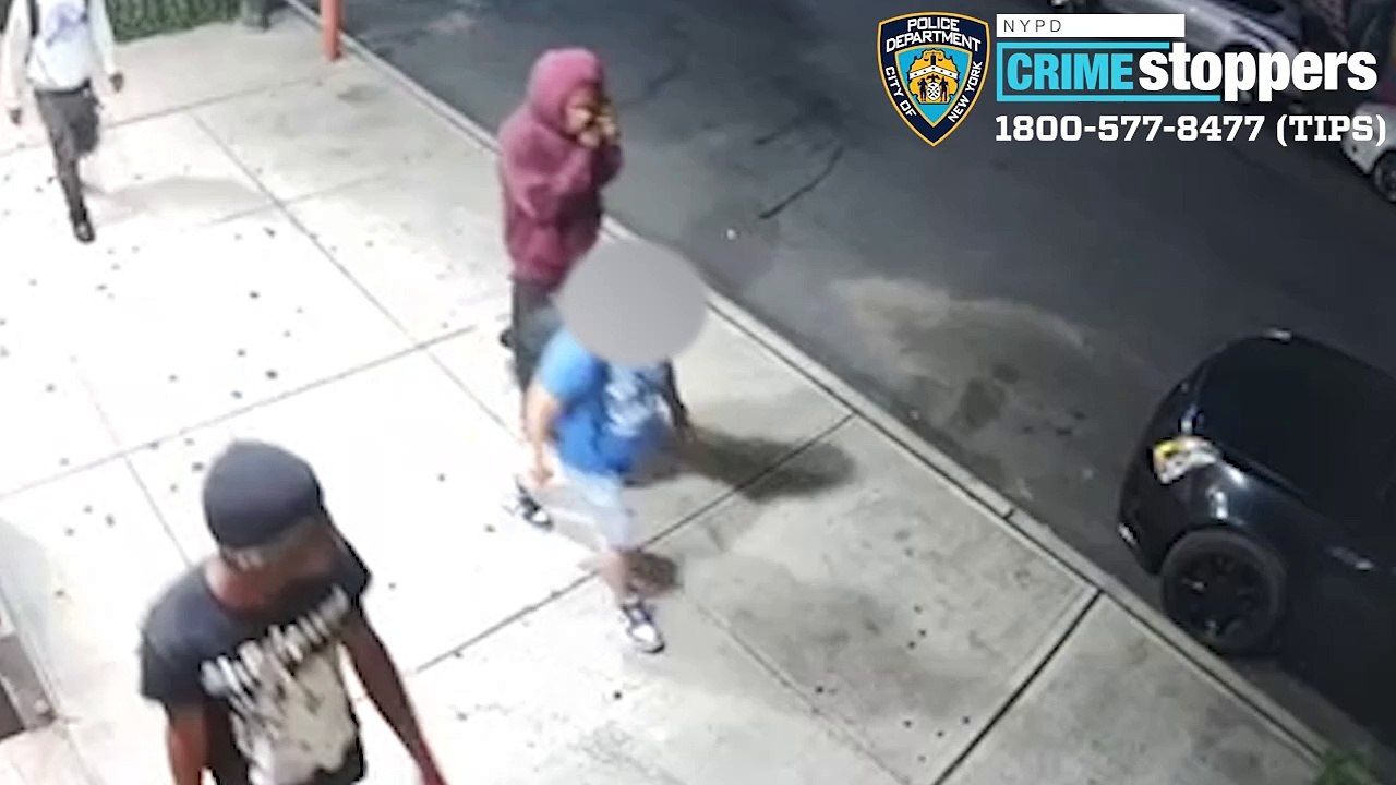 Man beaten on Bronx street for jewelry and cash