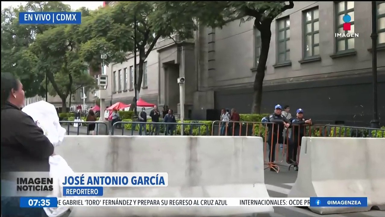 Marcha 10 años de Ayotzinapa: Refuerzan las medidas de seguridad en el Zócalo CDMX