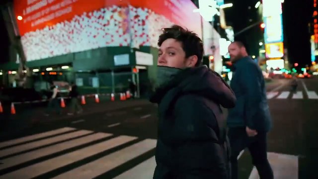 Niall Horan - Slow Hands (Official Lyric Video)