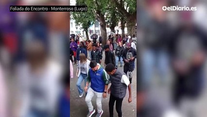 Imágenes de la 'Foliada do Encontro', con la que vecinos de Monterroso recibieron a 126 migrantes