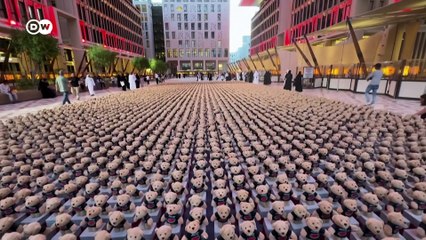 معرض لآلاف الدمى الدببة في الدوحة تذكيرًا بالقتلى من أطفال قطاع غزة